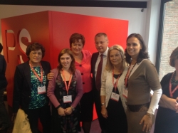 As eurodeputadas Edite Estrela e Ana Gomes, com Catarina Marcelino, na reunião do Comité Executivo das Mulheres do Partido dos Socialistas Europeus, em Bruxelas - 27/9/2012