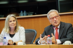 Edite Estrela promove debate via twitter no Parlamento Europeu - 4