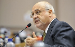 Capoulas Santos na reunião da comissão de Agricultura do PE